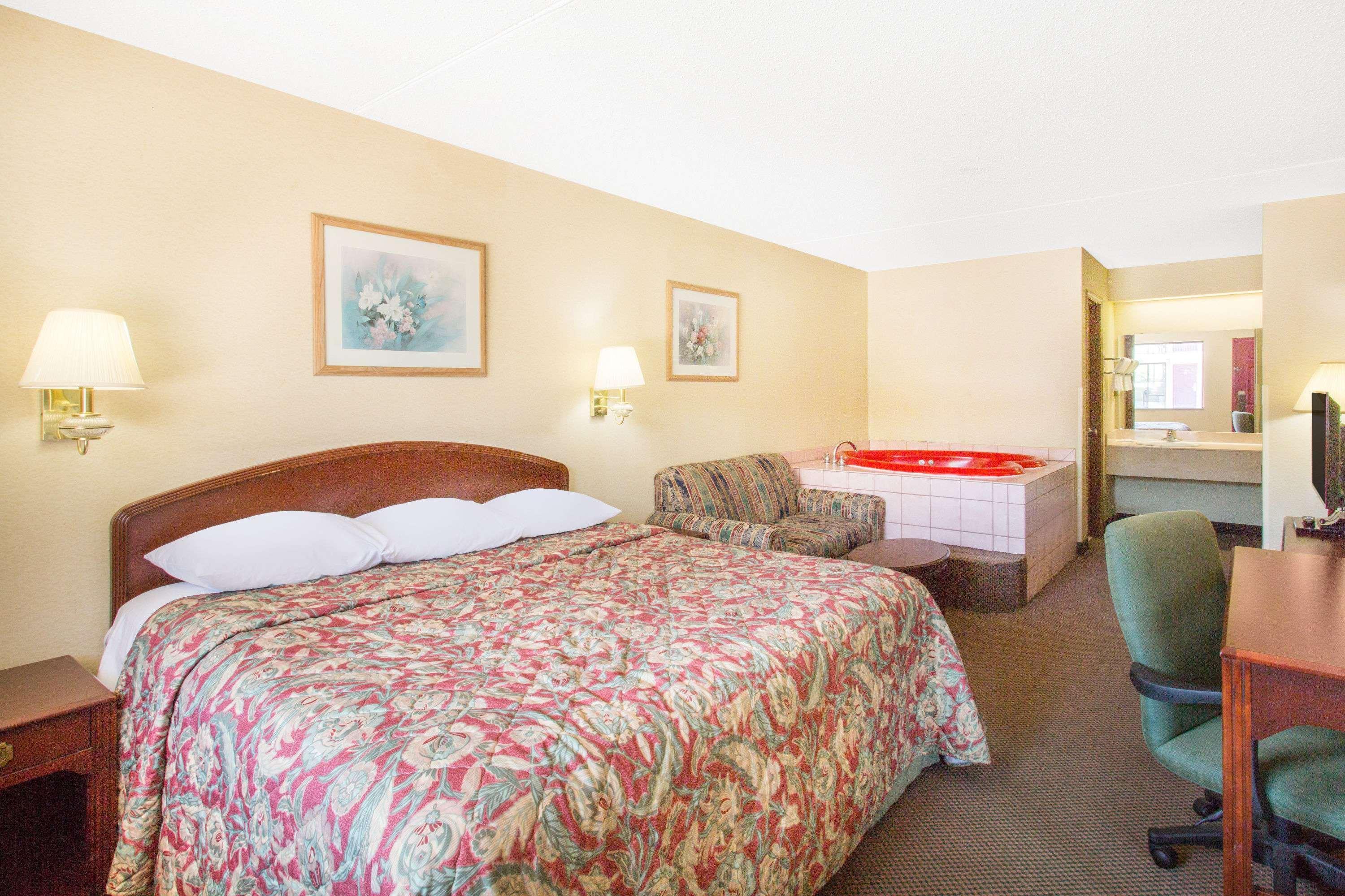 Days Inn & Suites By Wyndham Μπέντονβιλ Εξωτερικό φωτογραφία