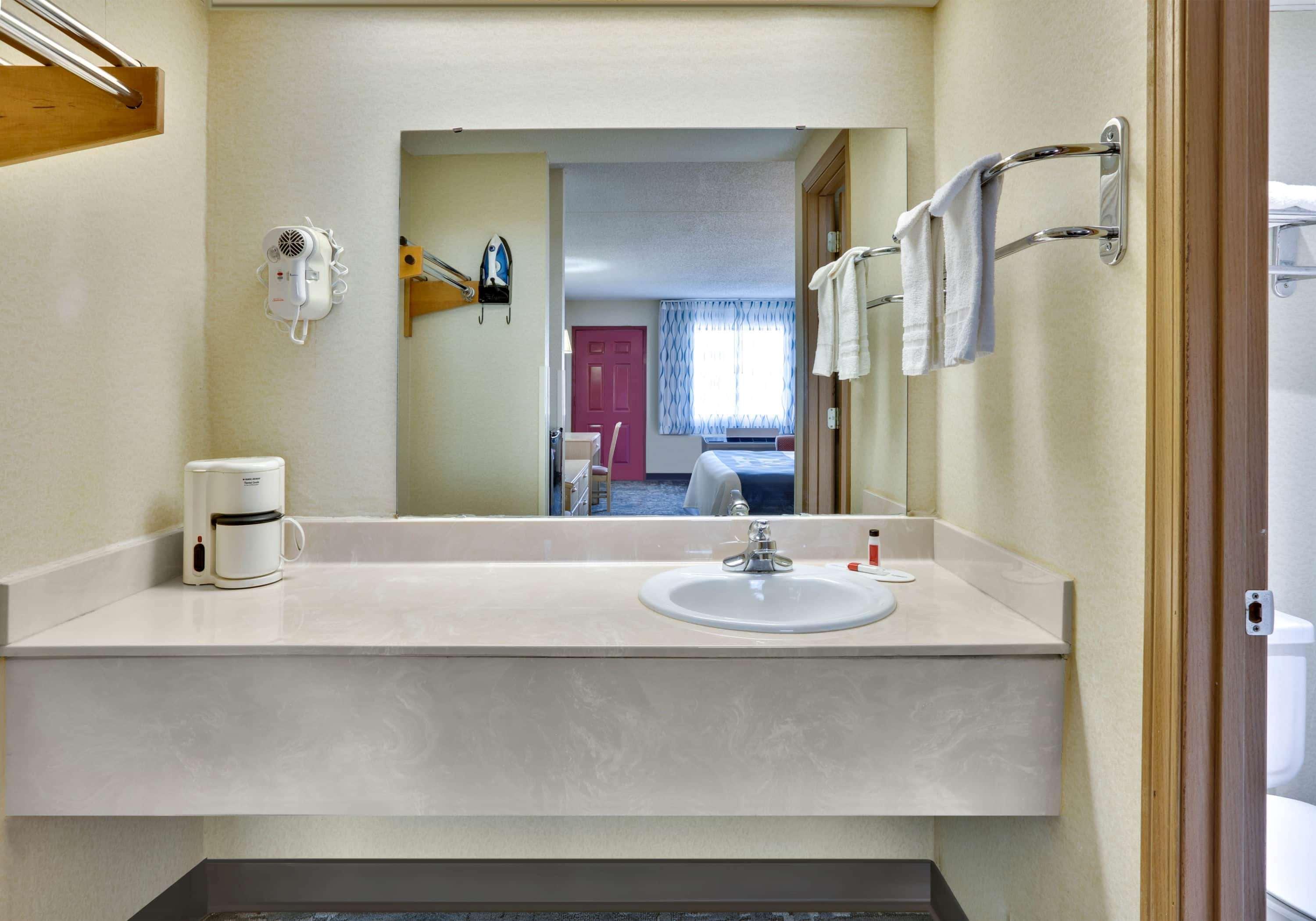 Days Inn & Suites By Wyndham Μπέντονβιλ Εξωτερικό φωτογραφία