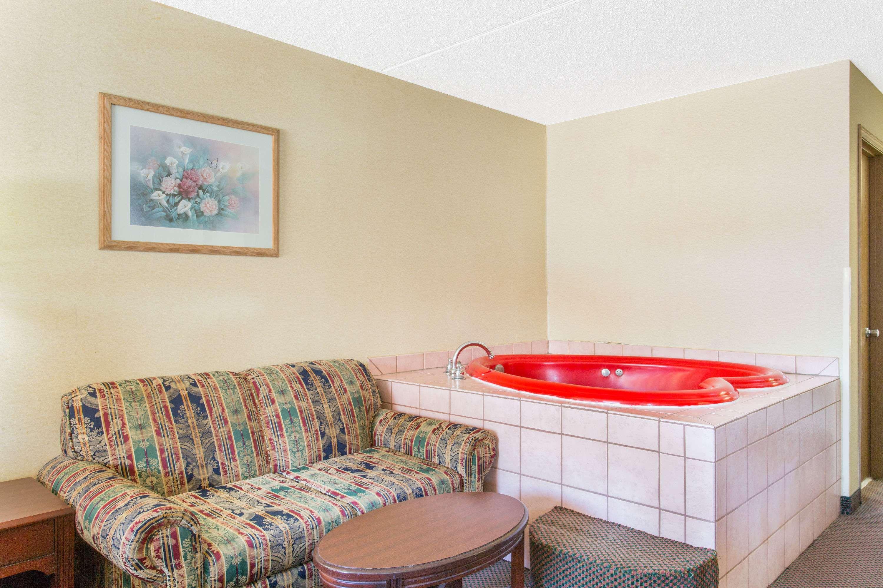 Days Inn & Suites By Wyndham Μπέντονβιλ Εξωτερικό φωτογραφία