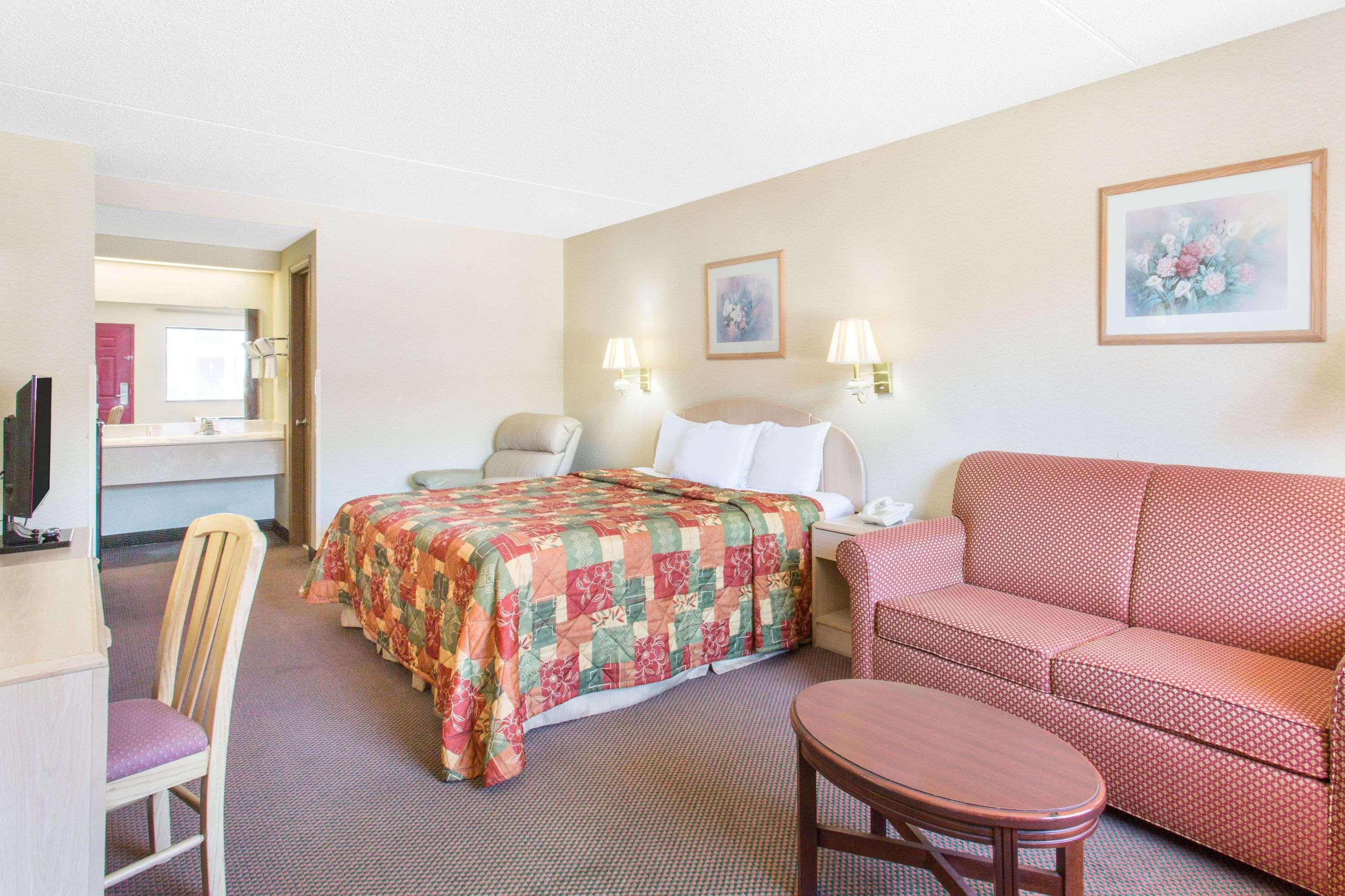 Days Inn & Suites By Wyndham Μπέντονβιλ Εξωτερικό φωτογραφία