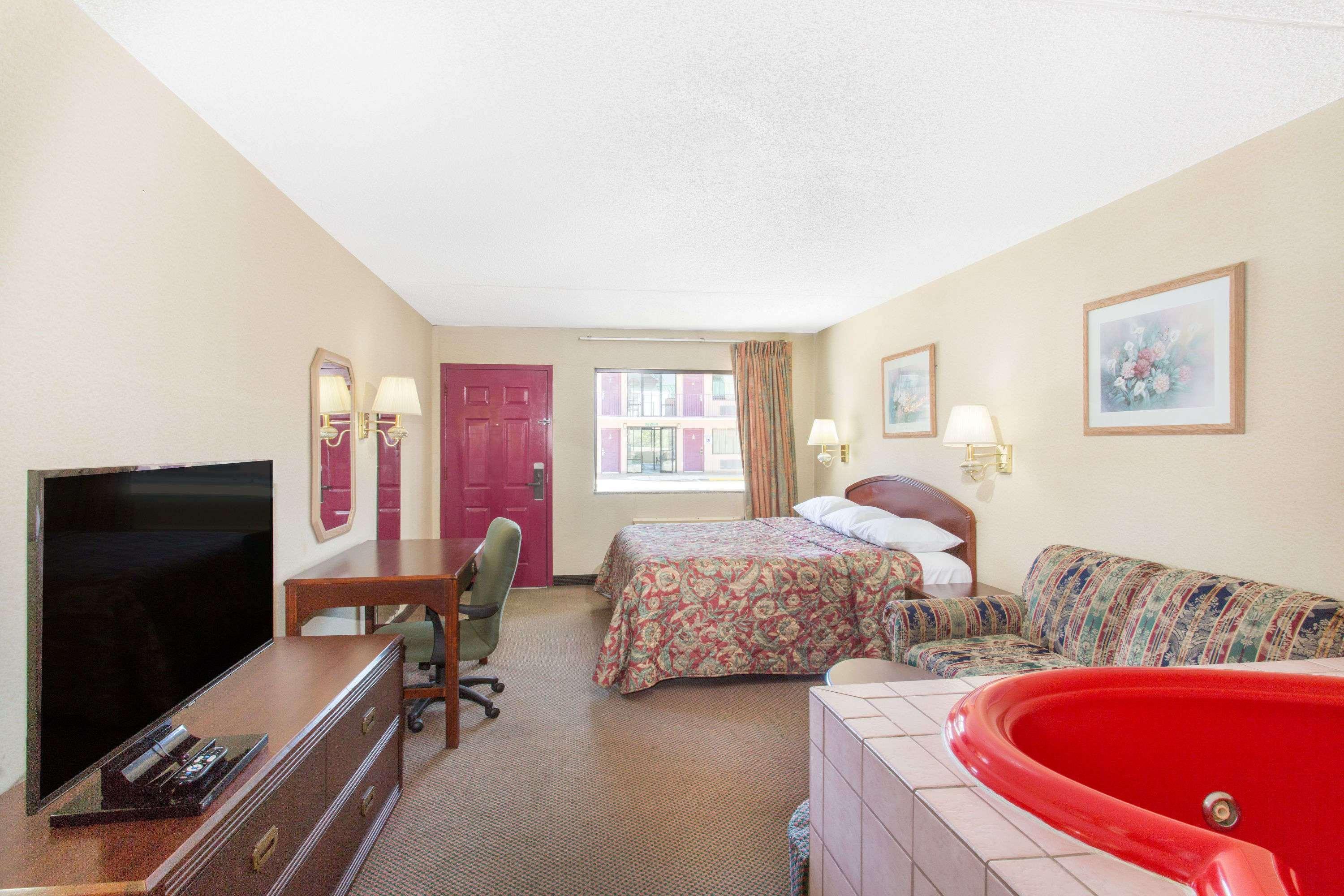 Days Inn & Suites By Wyndham Μπέντονβιλ Εξωτερικό φωτογραφία